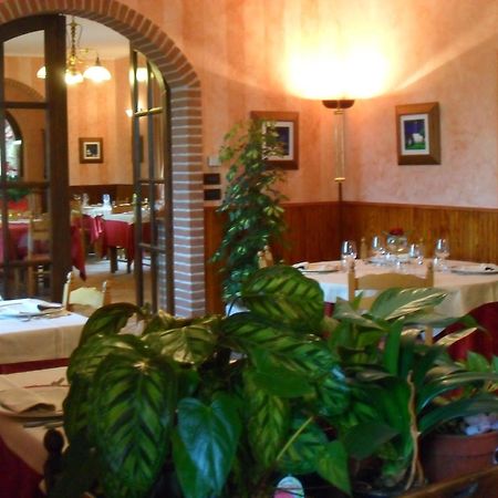 Ristorante Albergo Da Maurizio Cravanzana Eksteriør billede