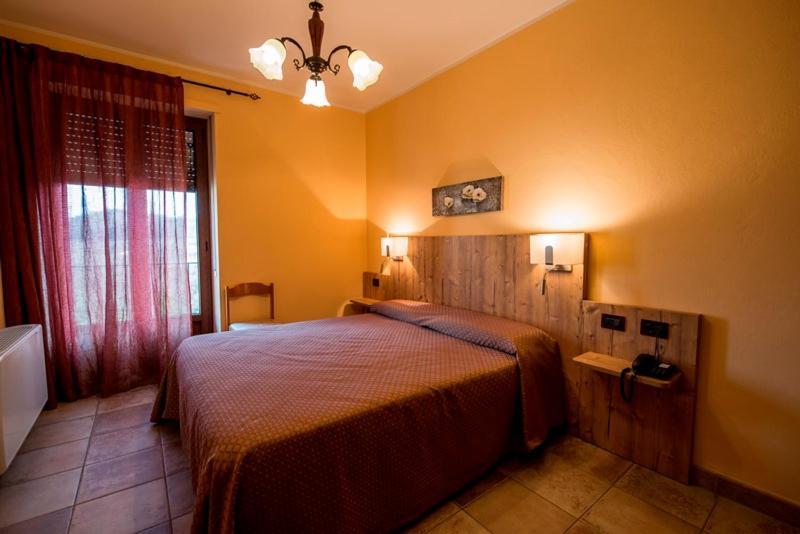 Ristorante Albergo Da Maurizio Cravanzana Eksteriør billede