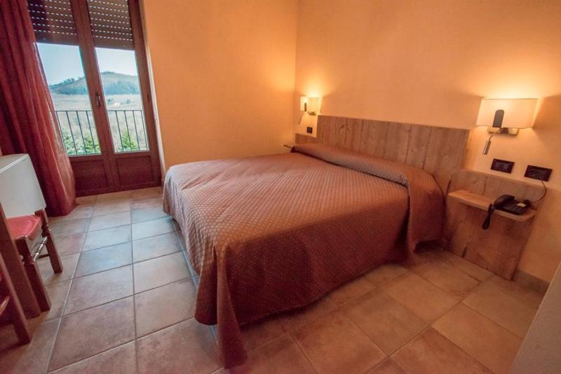 Ristorante Albergo Da Maurizio Cravanzana Eksteriør billede