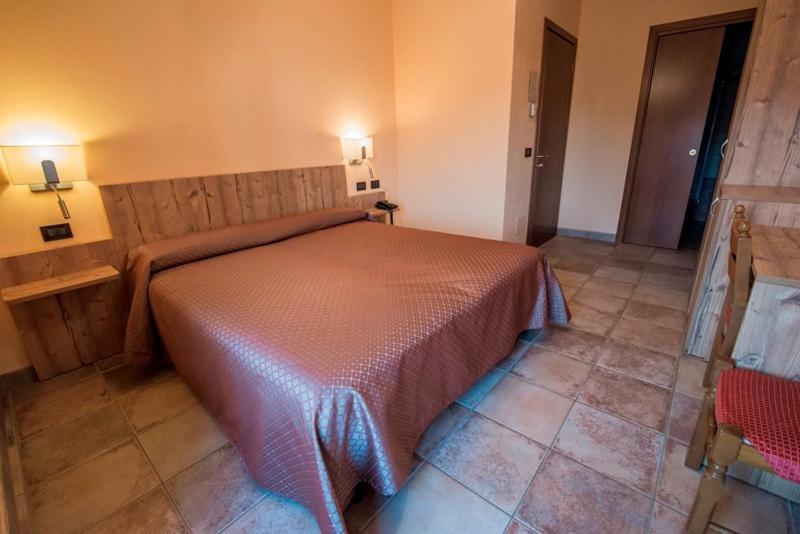 Ristorante Albergo Da Maurizio Cravanzana Eksteriør billede
