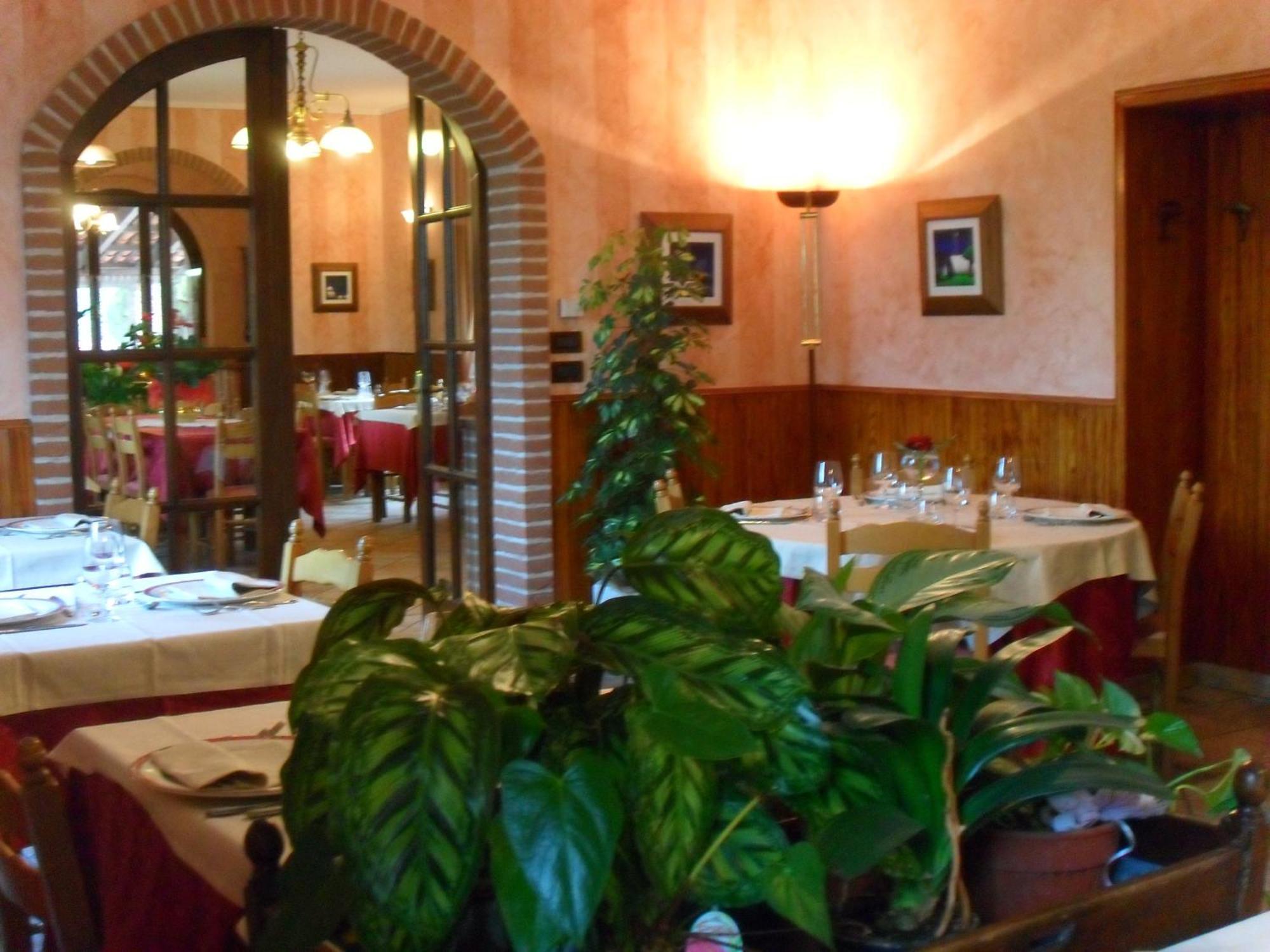 Ristorante Albergo Da Maurizio Cravanzana Eksteriør billede