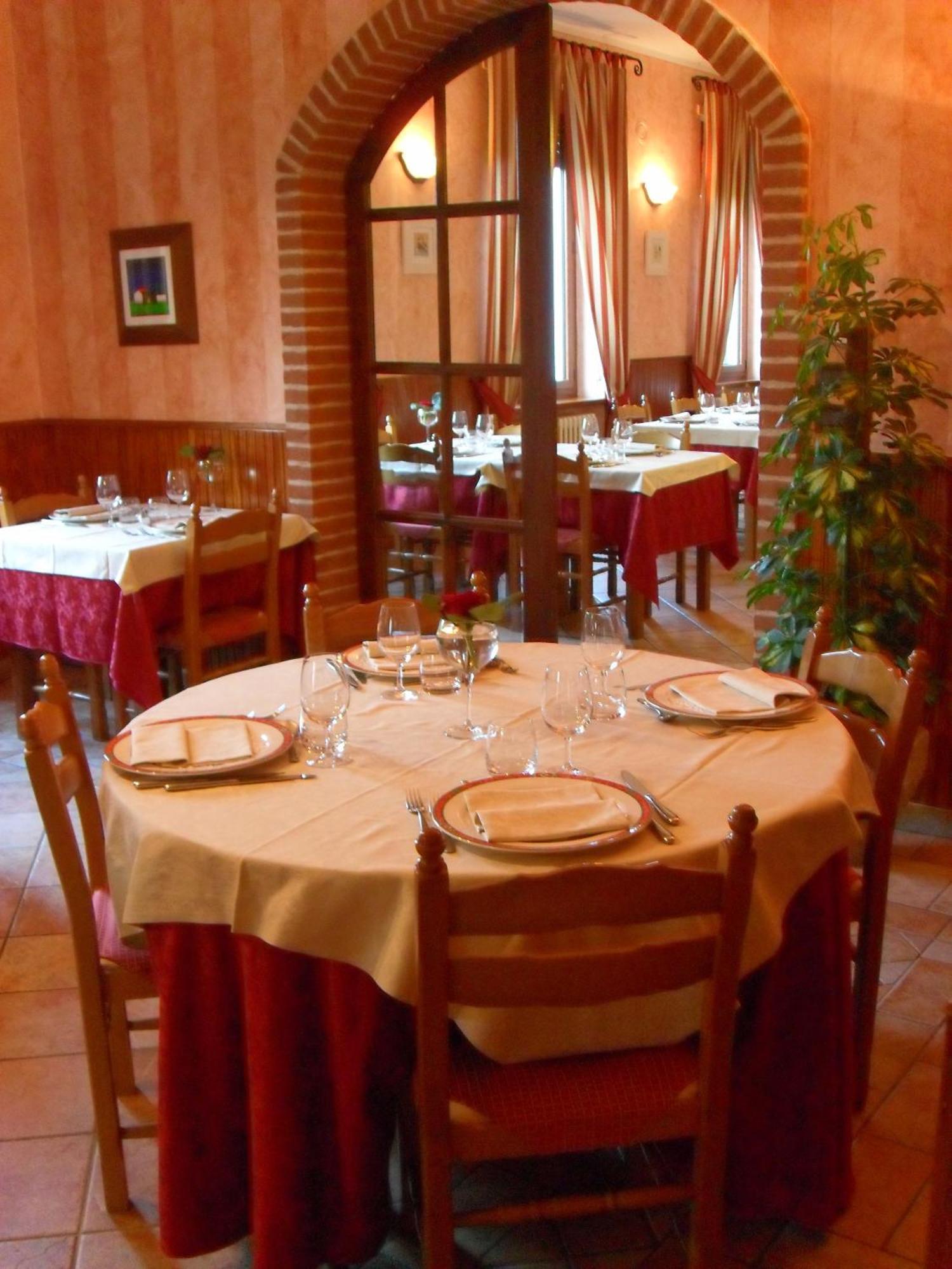 Ristorante Albergo Da Maurizio Cravanzana Eksteriør billede