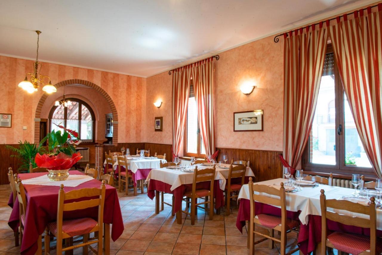 Ristorante Albergo Da Maurizio Cravanzana Eksteriør billede